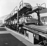 841454 Afbeelding van de demonstratie van een dubbeldekwagen voor autovervoer op de stand van de Nederlandse Spoorwegen ...